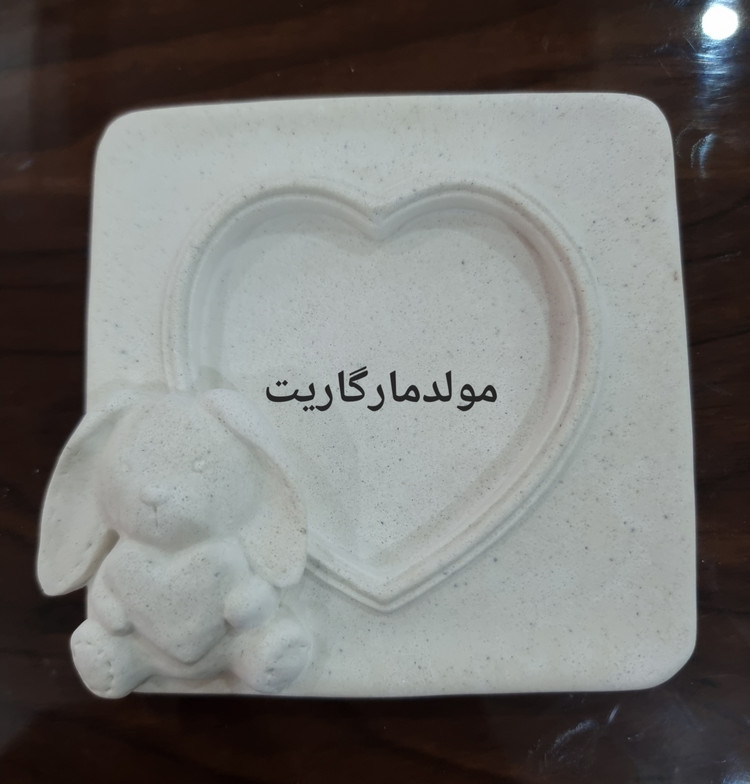 قاب گیفت سنگی کوچک با طرح قلب و خرگوش؛ ساخته شده با قالب سیلیکونی مارگاریت