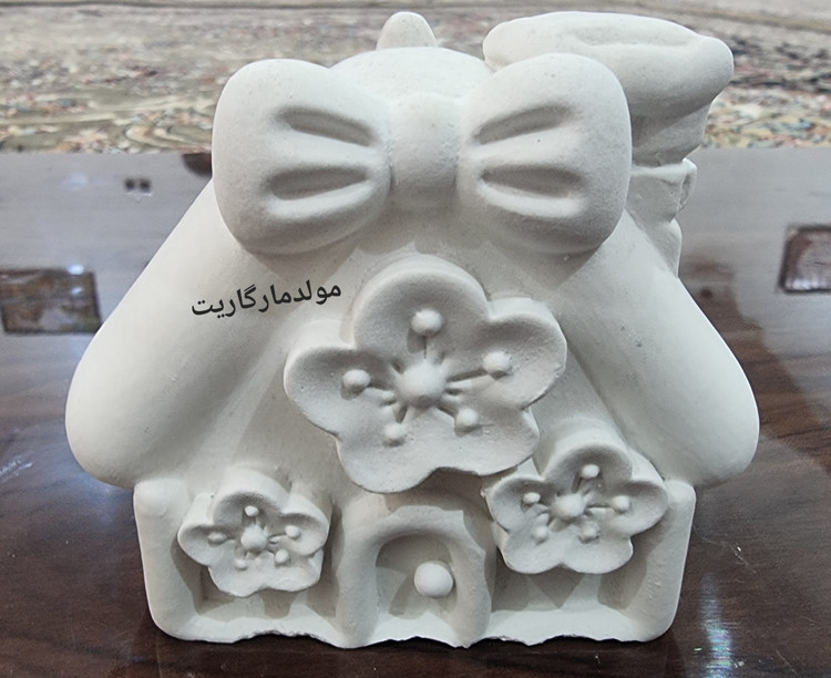 قالب سیلیکونی صورتی کلبه به همراه نمونه خروجی نهایی جهت نمایش دقت قالبگیری