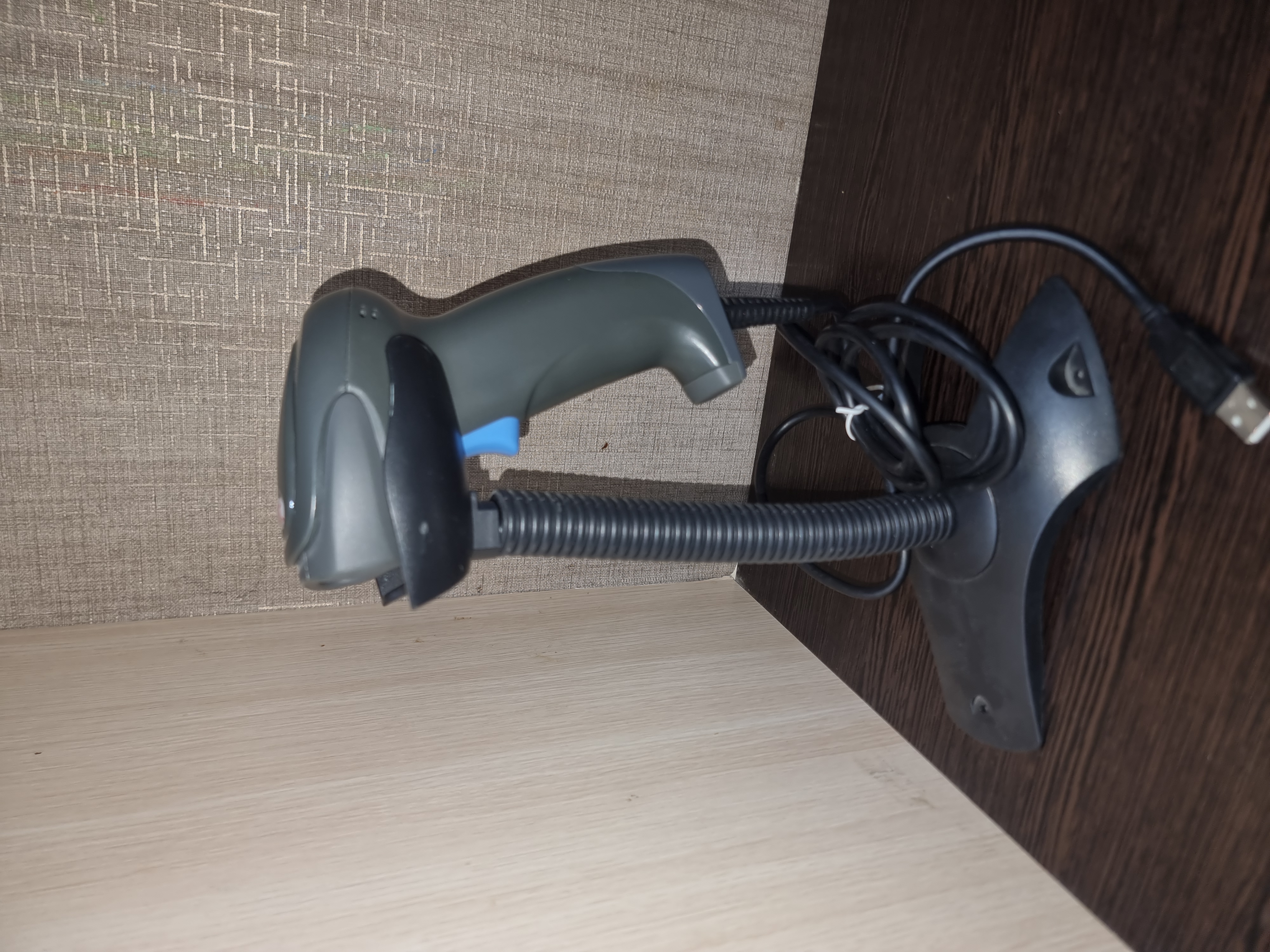 بارکدخوان USB پایه‌دار Scanlogic